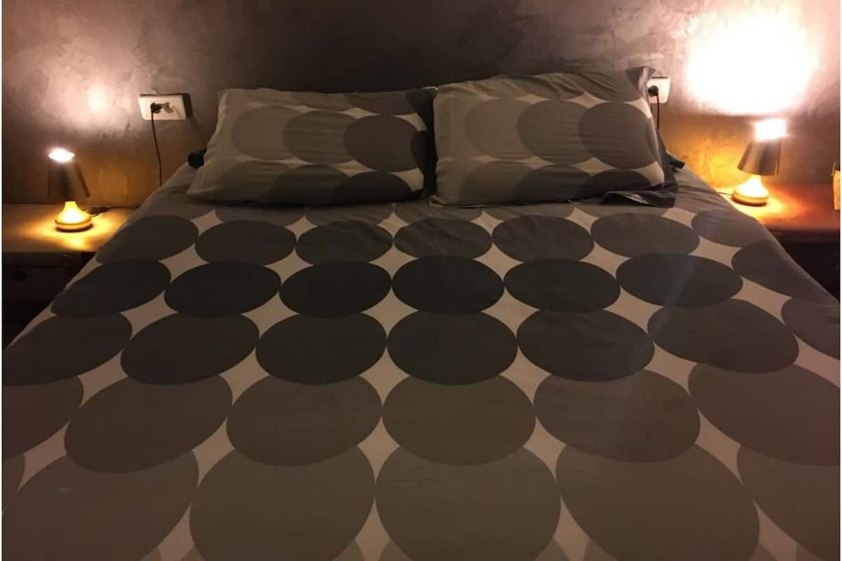 L'Atelier : maison avec SPA, feu de bois et terrasse | Literie de qualité supérieure, matelas Tempur-Pedic, rideaux occultants