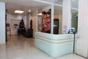 Reception - RedDoorz @ Bel Air Soho Suites Makati City (Makati)