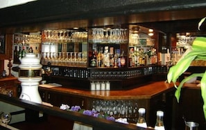 Bar (on property) - Hotel Restaurant zur Linde (Pattensen)