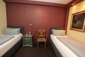 Kamar Double Standar | Meja kerja, kedap suara, tempat tidur lipat/tambahan, dan Wi-Fi gratis