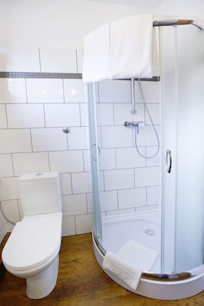 Bruser, gratis toiletartikler, håndklæder