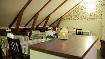 Free daily buffet breakfast