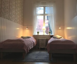 Desk, iron/ironing board, free WiFi, bed sheets - Vandrarhem Uppsala Kungsängstorg - Hostel (Uppsala)