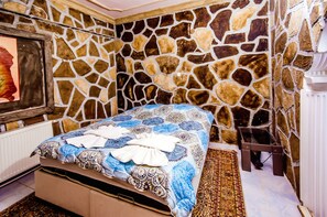 Suite familiar, 1 habitación | Minibar, tabla de planchar con plancha, wifi gratis y ropa de cama 