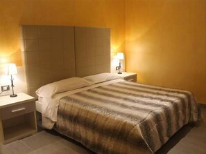 Iron/ironing board, free cots/infant beds, free WiFi, bed sheets - B&B Fiumicino Airport Resort (Fiumicino)