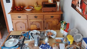 Free daily continental breakfast