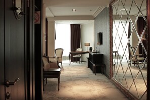 Suite | Minibar, pengeskab på værelset, strygejern/strygebræt, gratis Wi-Fi