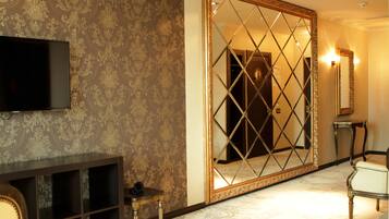 Minibar, in-room safe, iron/ironing board, free WiFi