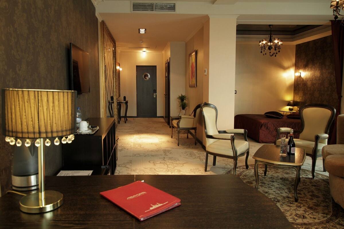 Minibar, in-room safe, iron/ironing board, free WiFi