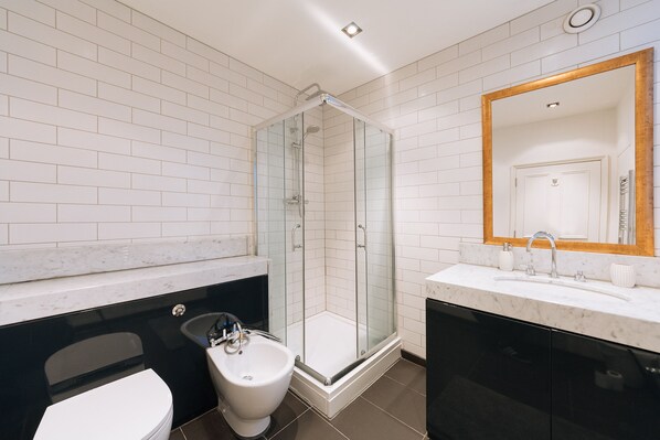 Free toiletries, towels - Mayfair Guesthouse (London)