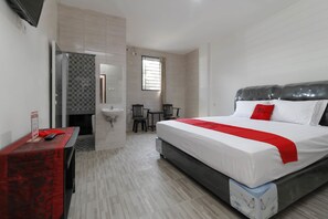 Desk, free WiFi, bed sheets - RedDoorz Plus near RS Royal Prima (Medan)