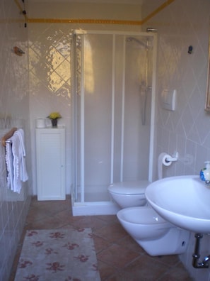 Chambre Classique Double ou avec lits jumeaux | Salle de bain