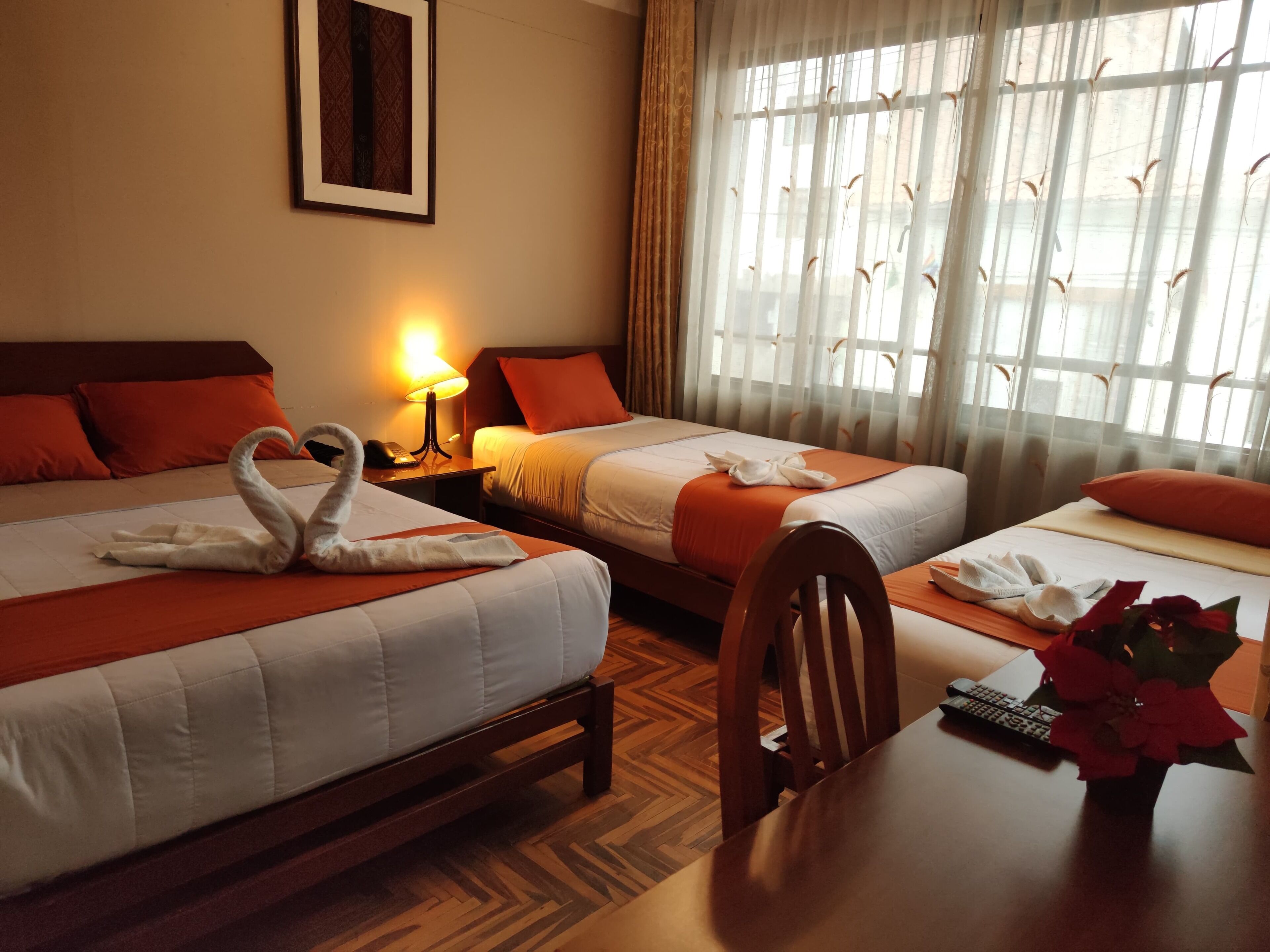 triple room | 1 bedroom, in-room safe, desk, laptop workspace