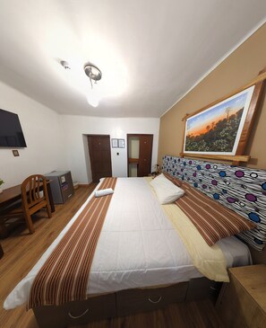 Caja de seguridad en la habitación y escritorio 