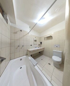 Ducha, artículos de tocador gratuitos, secador de pelo, toallas