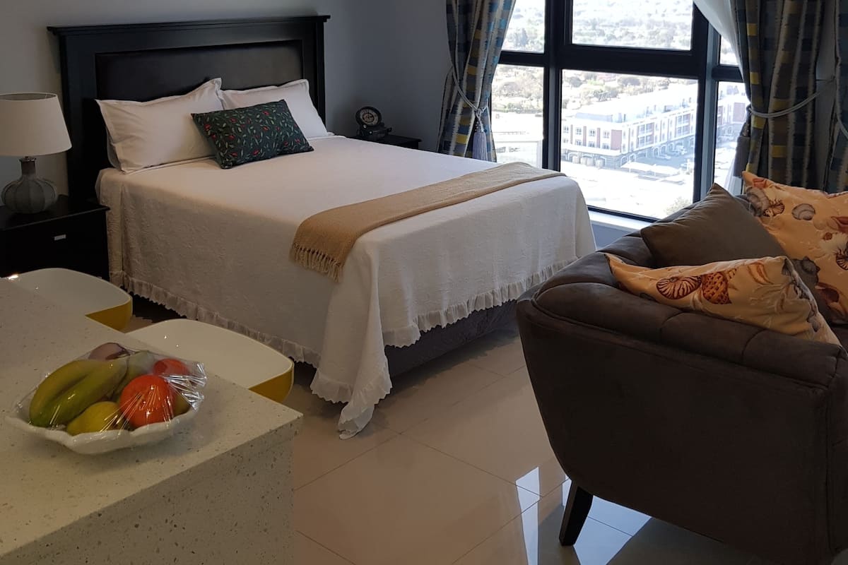 Suite monolocale Luxury | Biancheria da letto di alta qualità, una cassaforte in camera