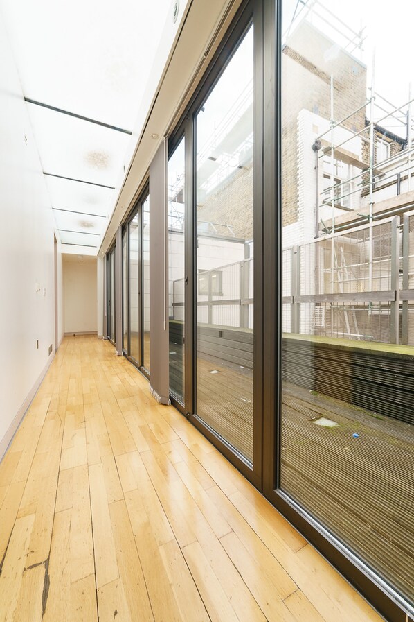 Hallway - Bond Street Place (London)