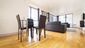 Appartement, 2 chambres | Salle de séjour