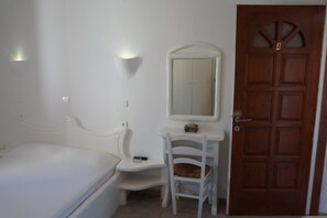 Free WiFi, bed sheets - Anerousses (Milos)