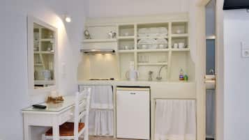 Espresso maker, coffee/tea maker, electric kettle, toaster