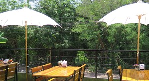 Breakfast, lunch and dinner served - Phan Loft Koh Larn (Koh Lan)