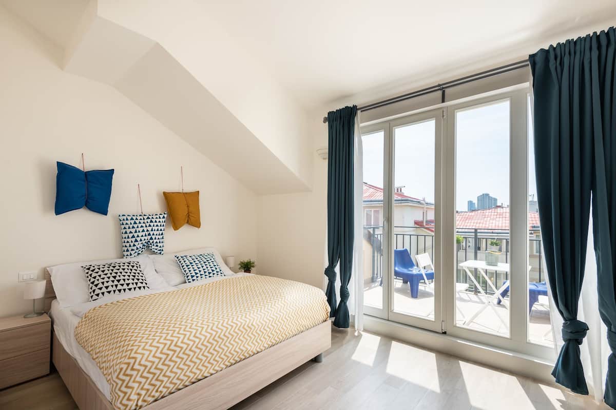 Apartamento superior, varias camas, terraza (G) | Tabla de planchar con plancha, wifi gratis, ropa de cama