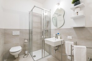 Design Studio, Multiple Beds, Kitchen (D) | Bathroom | Combined shower/tub, hair dryer, towels