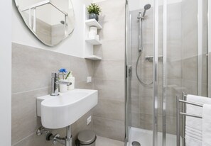 Exclusive Studio, 2 Single Beds, Balcony (B) | Bathroom