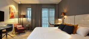 Literie de qualité, coffre-fort, bureau