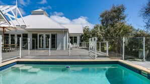 Outdoor pool - Perfect Blairgowrie Beach House (Blairgowrie)