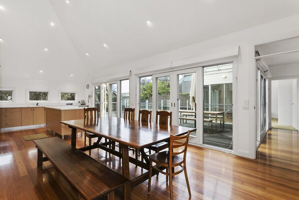 House, 3 Bedrooms | In-room dining