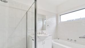 House, 3 Bedrooms | Bathroom - Perfect Blairgowrie Beach House (Blairgowrie)