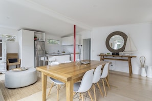 House, 3 Bedrooms | In-room dining