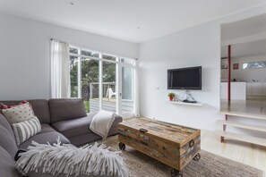 House, 3 Bedrooms | Living room