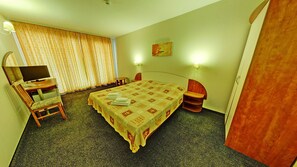 Iron/ironing board, cots/infant beds, free WiFi, bed sheets - Hotel Exotica (Varna)