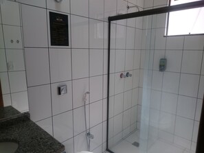 ไดร์เป่าผม (มีให้บริการตามคำขอ), ผ้าเช็ดตัว