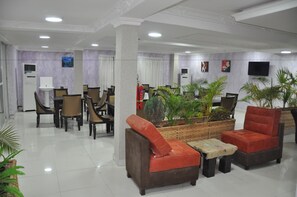 Lobby lounge - Grand Capital Hotel (Akure)