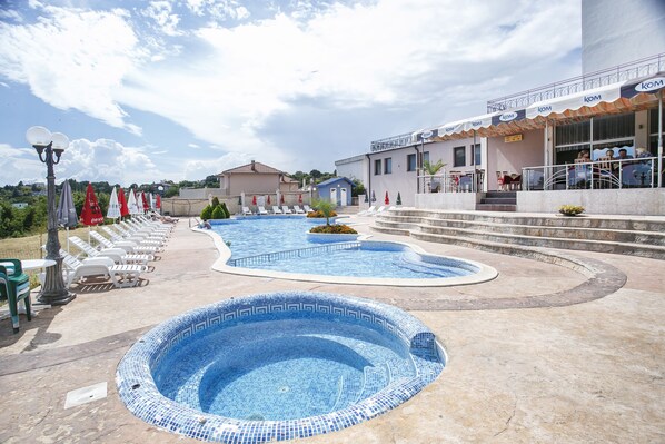 Outdoor pool - Hotel Fiesta (Varna)