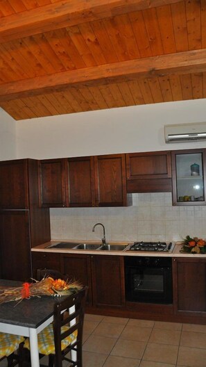Apartment, 1 Bedroom (Gelso) | Private kitchen | Full-size fridge, oven, stovetop, coffee/tea maker - Il Terrazzo sul Sinni (Rotondella)