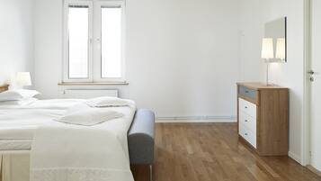 1 quarto, ferros/tåbuas de passar roupa, berços gråtis