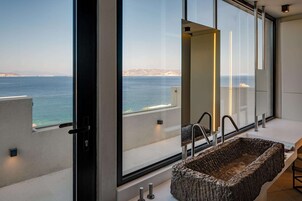 Produtos de toalete grátis, secador de cabelo, roupões de banho 