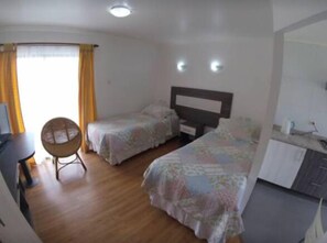 Caja fuerte, escritorio, tabla de planchar con plancha y wifi gratis