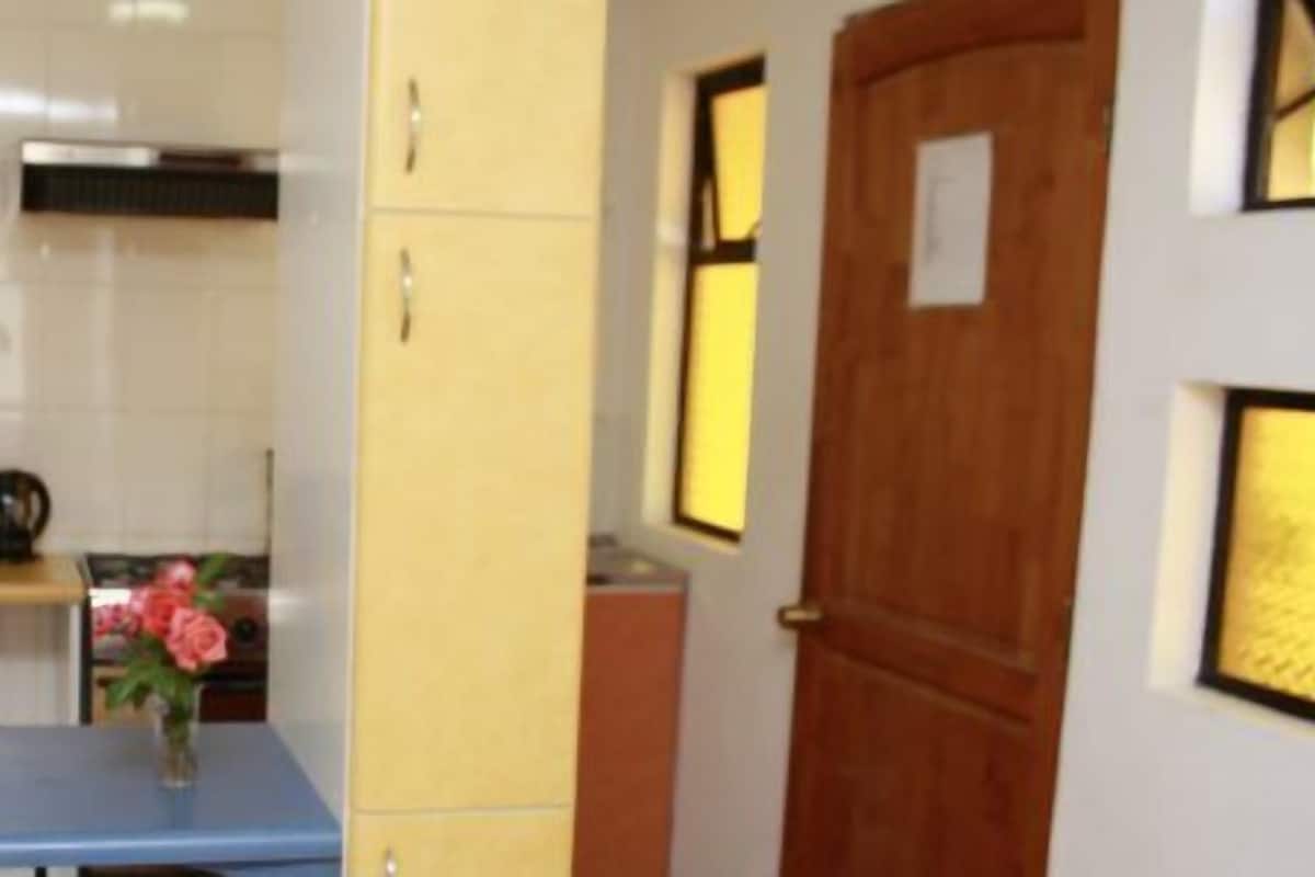 Standard Apartment | Dapur peribadi | Pembancuh kopi/teh, peti sejuk 