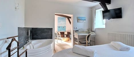Deluxe Room, 1 King Bed, Park View | 1 bedroom, premium bedding, pillow-top beds, minibar
