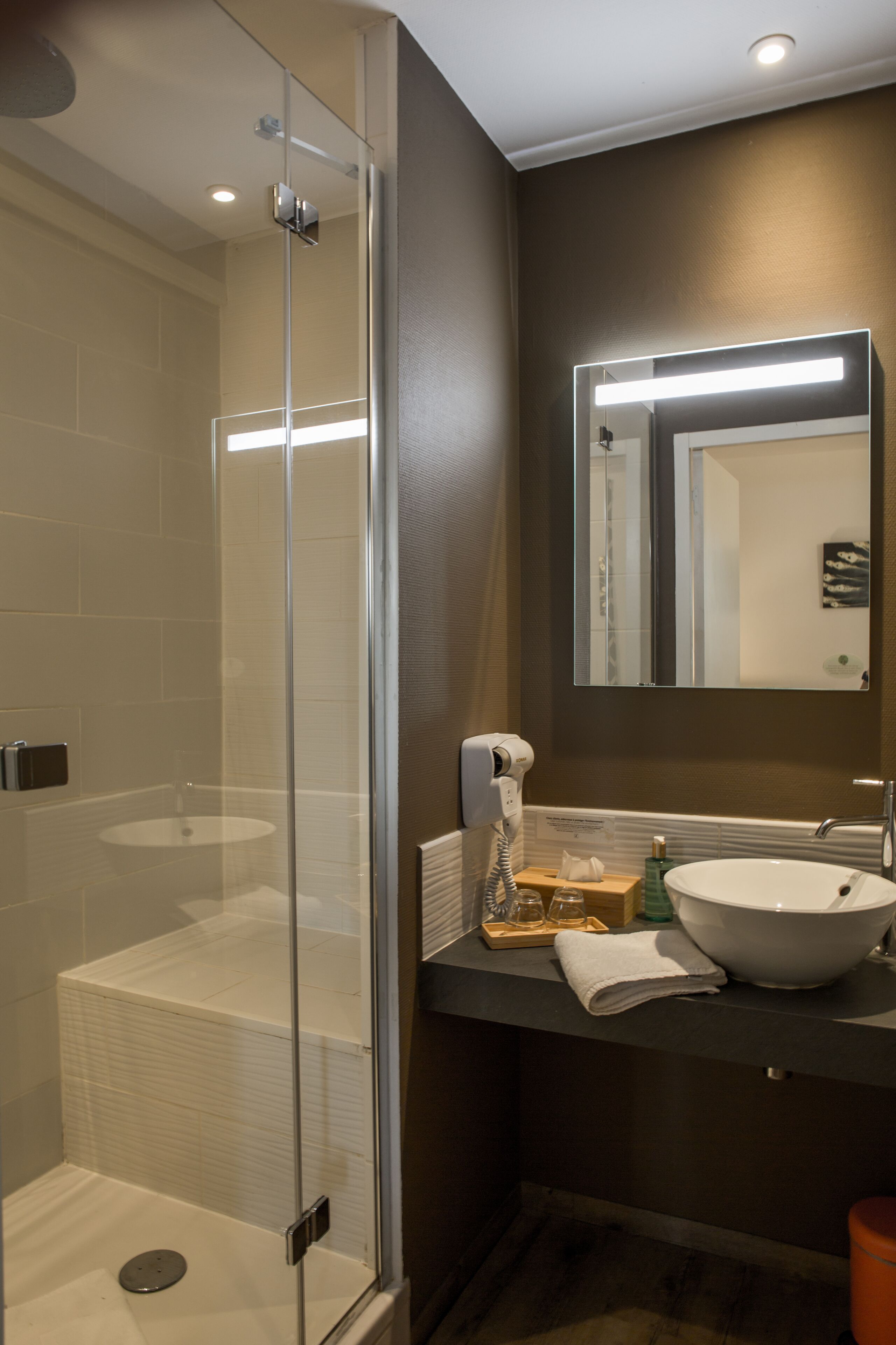 designer toiletries, hair dryer, towels