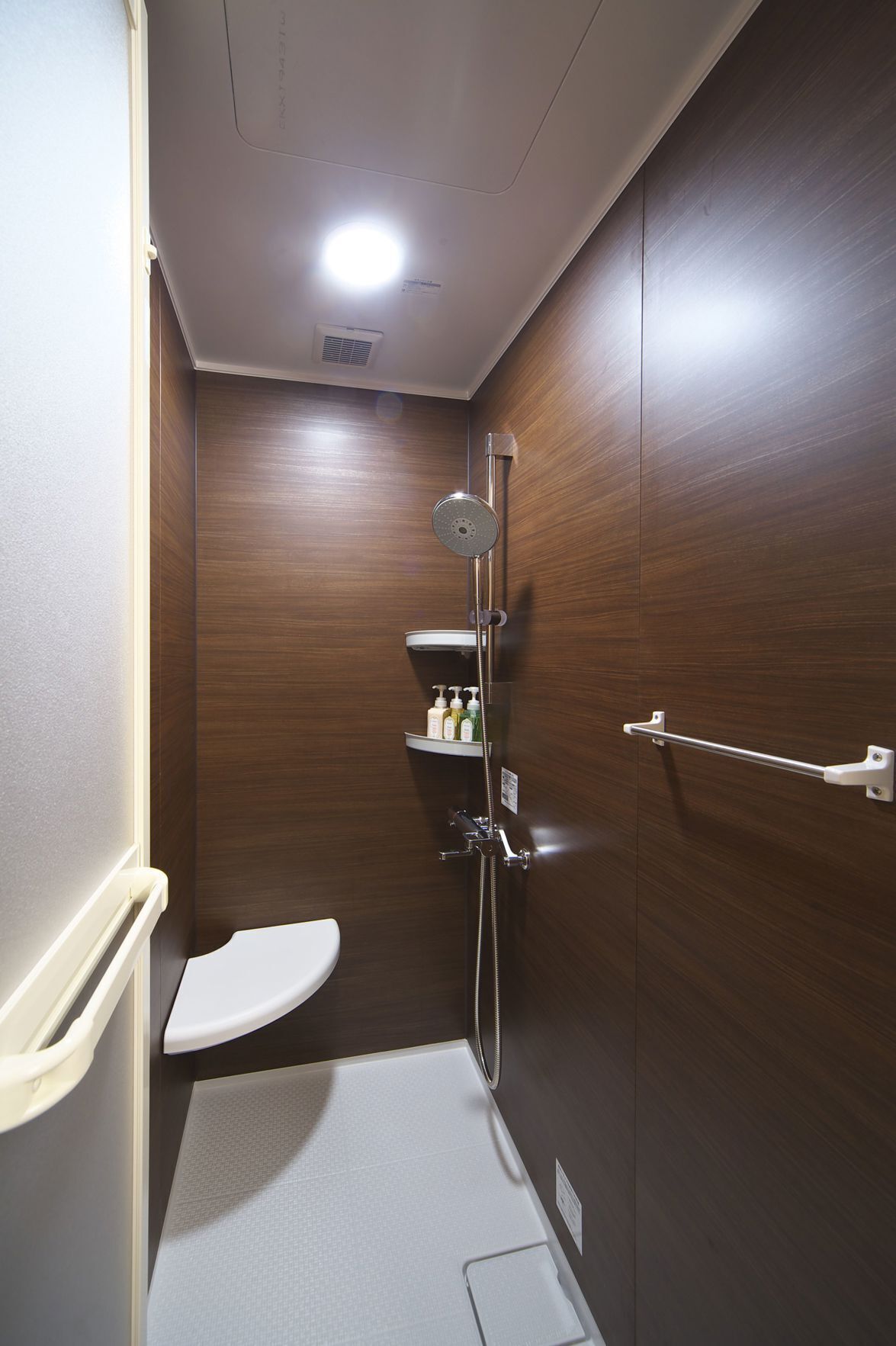 Bathroom | Free toiletries, hair dryer, slippers, electronic bidet
