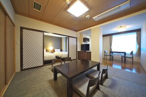 Premium bedding, in-room safe, desk, laptop workspace