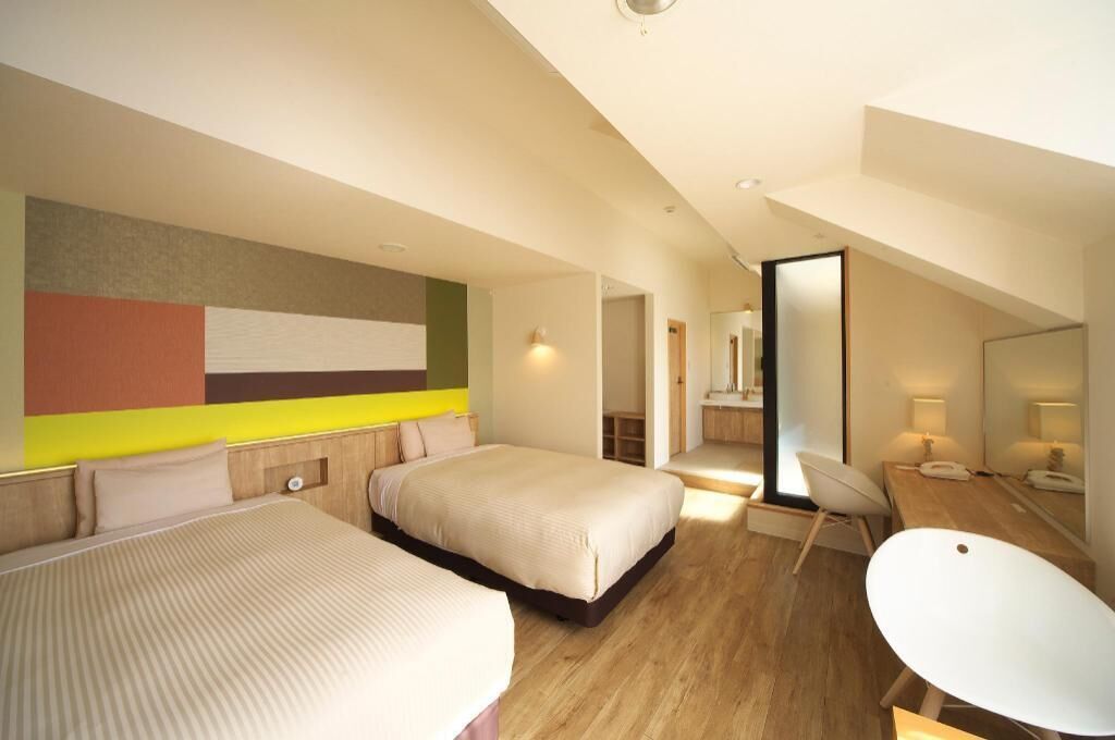 Premium bedding, in-room safe, desk, laptop workspace