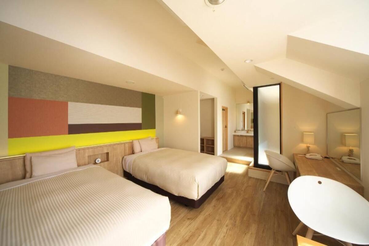 Premium bedding, in-room safe, desk, laptop workspace