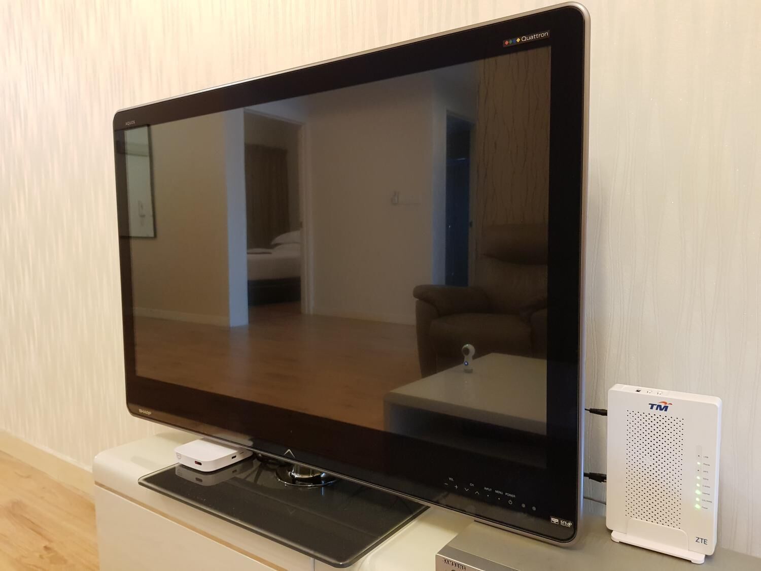 3 bedrooms, premium bedding, desk, iron/ironing board